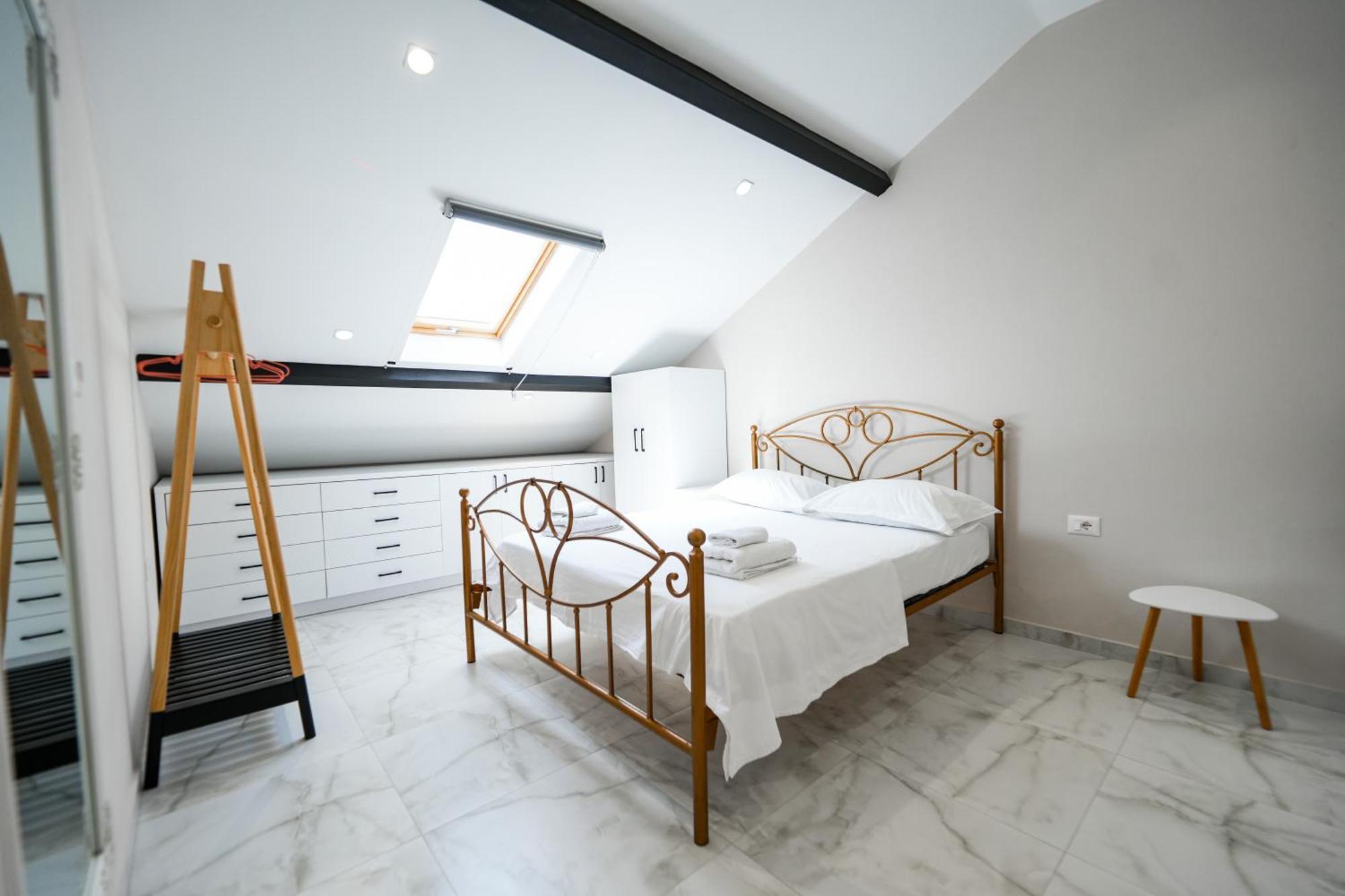 City Center Hideout - Studio Apartment Тирана Экстерьер фото