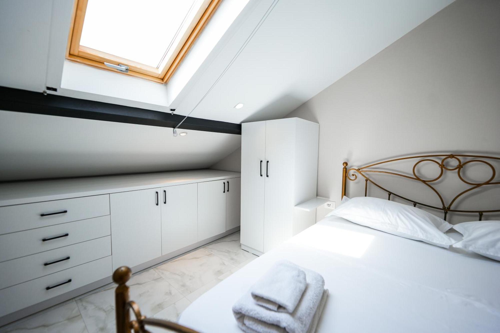 City Center Hideout - Studio Apartment Тирана Экстерьер фото