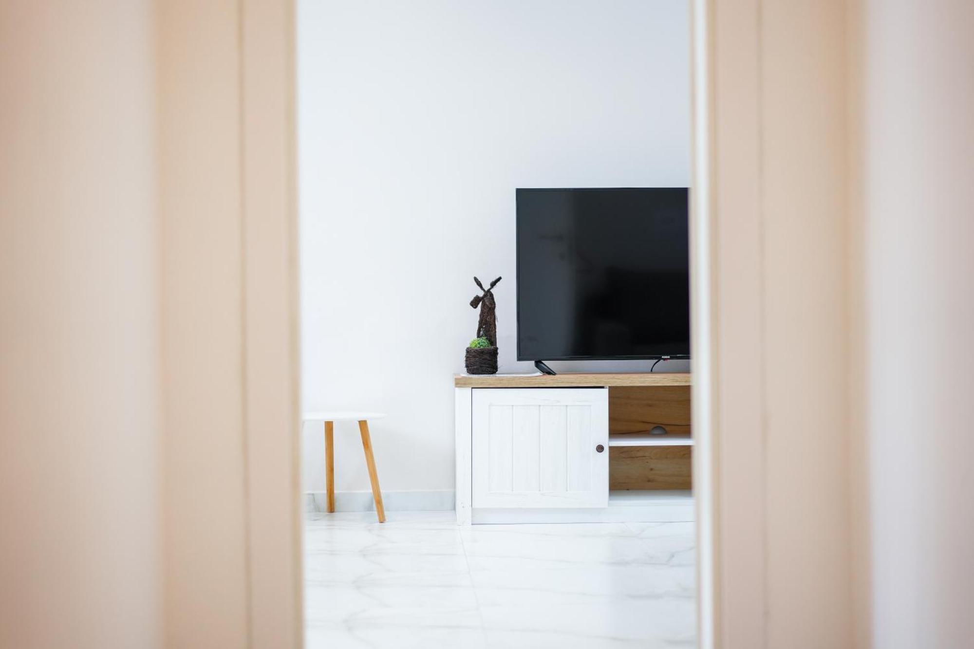 City Center Hideout - Studio Apartment Тирана Экстерьер фото
