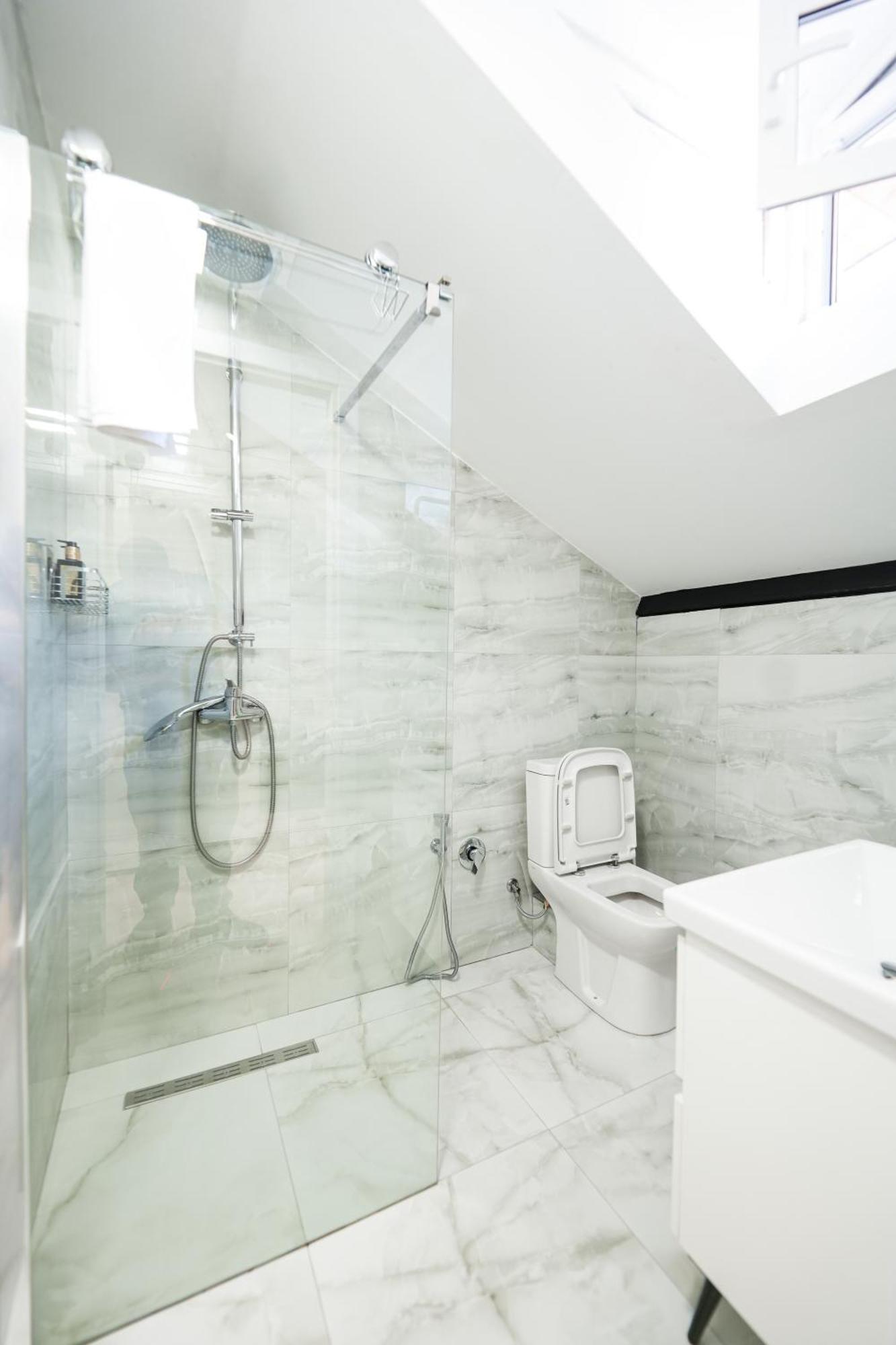 City Center Hideout - Studio Apartment Тирана Экстерьер фото