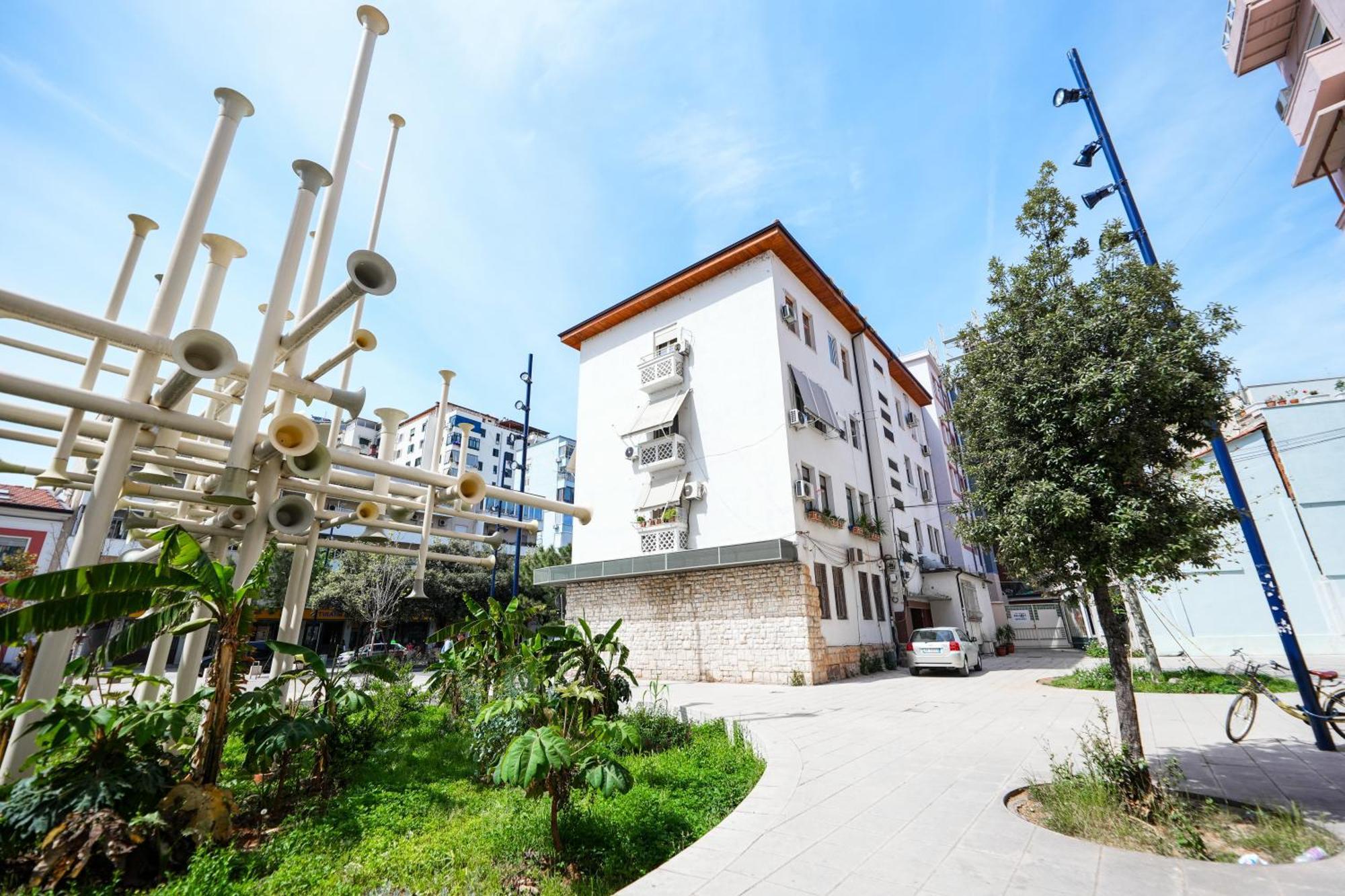 City Center Hideout - Studio Apartment Тирана Экстерьер фото
